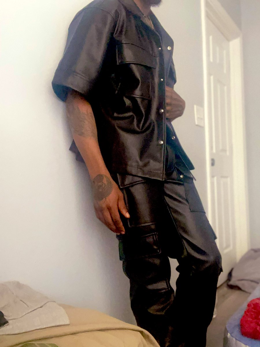 angelspharaoh's tweet photo. Gift From Mrs.TrendingSuperstar 💱🖤, She Say I Balled Today…😎🗽🌠☁️🫧🩸💱™️ #FashionKiller #FashionKilla #TrendingSuperstar #FashionFamous #Trending #Celebrity #Deady #GETDEADY 🗿 https://t.co/n9dEIXjG31