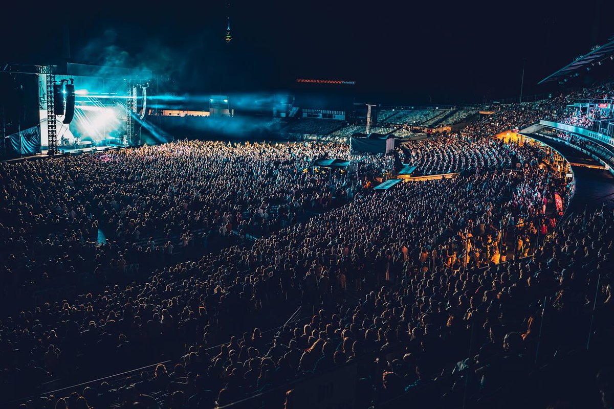 ZBairOfficial's tweet photo. Hey #Newcastle &amp; #canberra #matchboxtwenty #matchbox20!  Your downloads are ready to go!

Click here to set up a free account and order:

https://t.co/lchtvGlbXP

Photos: Jim Trocchio

$vnue #disclivenetwork #SlowDreamTour https://t.co/rct4S6Qzdc