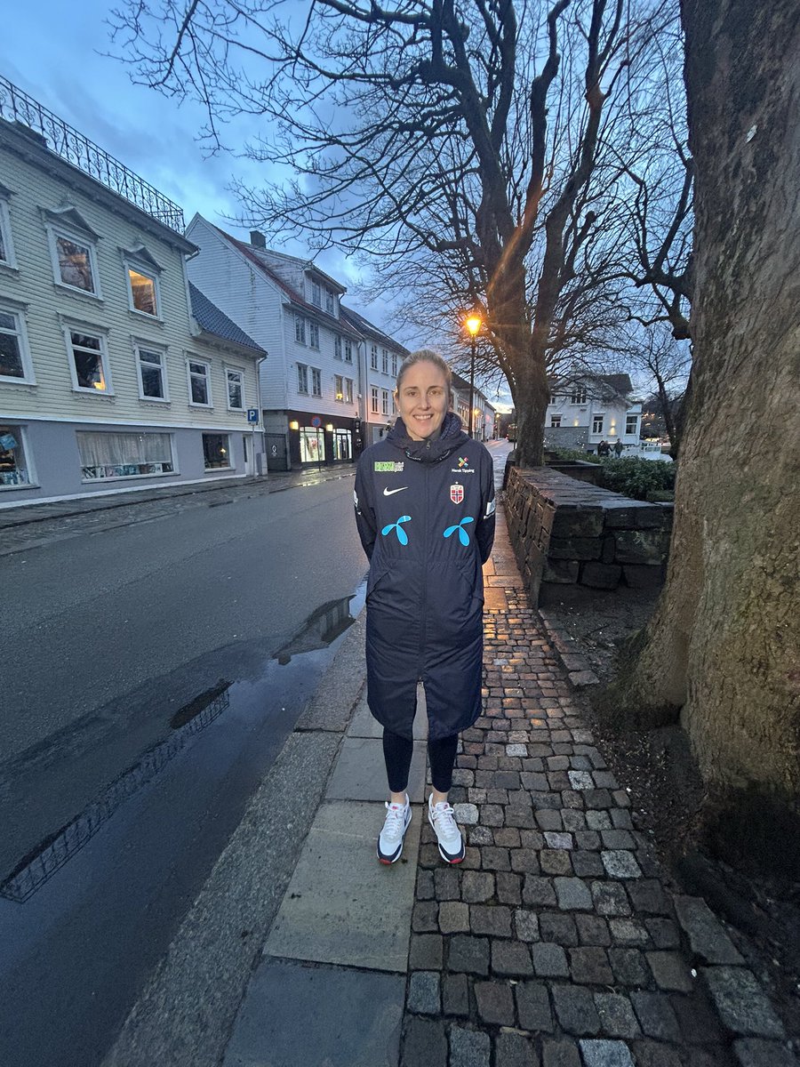 Caroline Graham Hansen og Ada Hegerberg usikre før returoppgjøret mot Kroatia tirsdag. 

Om Caro-skade:
– Det er ikke mulig å si noe om ståa nå, det medisinske støtteapparatet kan ikke gi et svar før de har all informasjonen de trenger, og det tar tid. V håper å ha et svar mandag