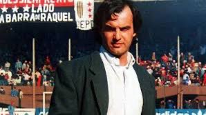 • Aujourd’hui, c’est jour de Clásico Rosarino.

Le 14 avril 1991, Cozzoni inscrit un doublé en faveur de Newell’s.

Sur le banc, Bielsa lui fait signe et lui dit dans l’oreille « ne donne pas ton maillot à la fin du match », selon la légende El Loco a toujours ce fameux maillot.