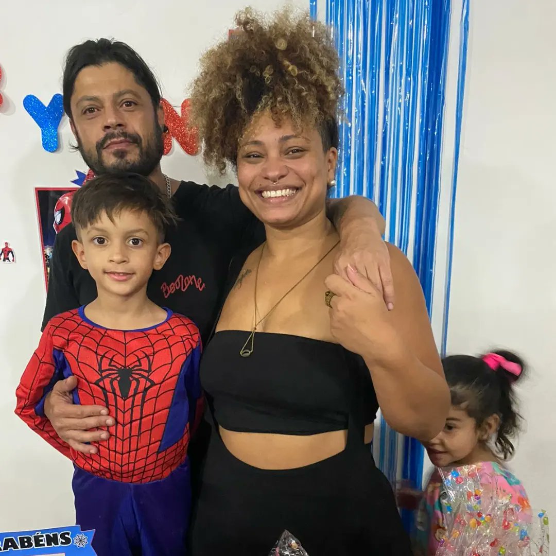 lindomar3l's tweet photo. A vida continua...
Celebramos ontem os 06 anos do meu filho @ryanlincolm
Gratidão demais a minha companheira @lenipaci por toda correria e principalmente pela alegria que nos sempre proporciona, com muito amor e carinho, sem medir esforços.
3L agradece de ♥️
#avidacontinua https://t.co/Q2BfzgaxXg