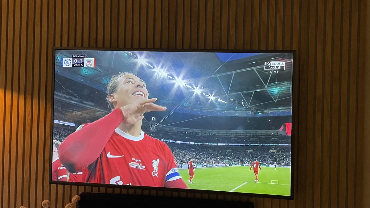 SamFielding3's tweet image. This is not a relaxing Sunday @LFC #coyrm