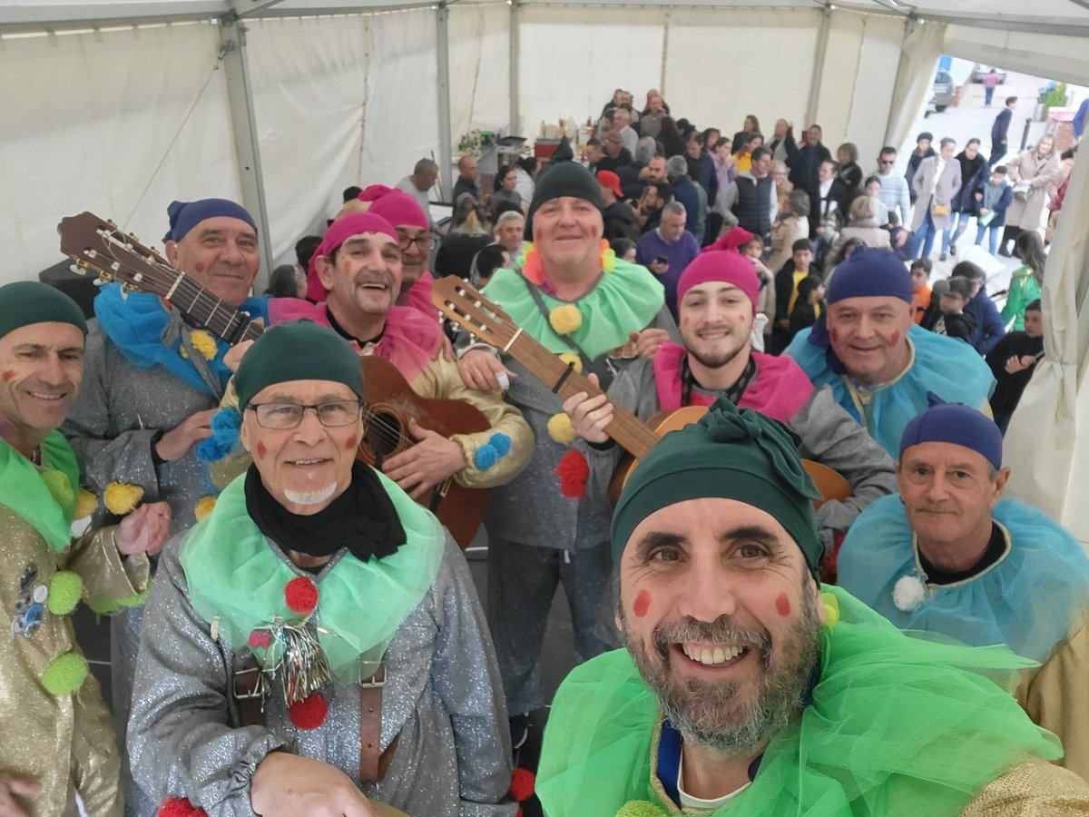 Fin de semana de locos...los PIHORROR y los HAWATANOS, hemos estado en Nueva Jarilla, Benahoma, Setenil de las Bodegas, Torre Alhaquime y broche final en un lujo de sitio, San Martín del Tesorillo.

Gran fin de semana de CARNAVAL en MAYÚSCULAS. 

¡¡Gracias por la acogida!!