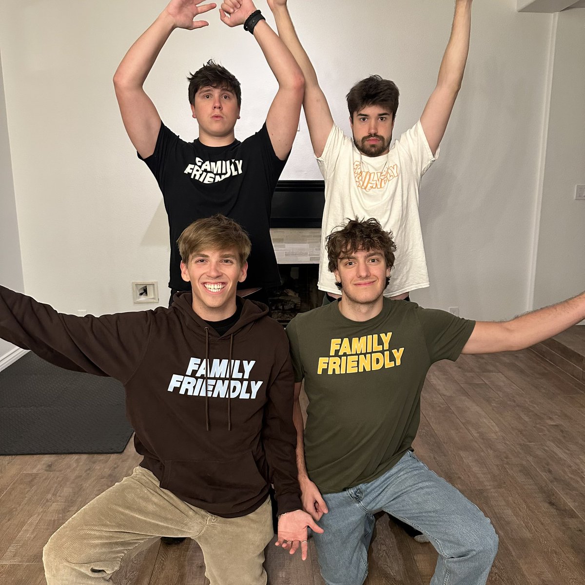 Looking for 1 beautiful woman to do a funny video where us 4 men compete for your love. Video will get 1M views minimum. Recording next Sunday, March 3rd, from 2pm pst to 8pm pst on discord. Must have computer, facecam, mic, and be 18+ beautiful woman. Reply or dm.