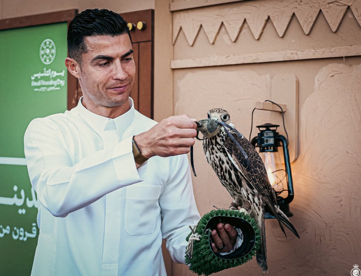 الدون يقول مانهد على طقاقه وطواقي ومطلقات 

#كرستيانو_رونالدو