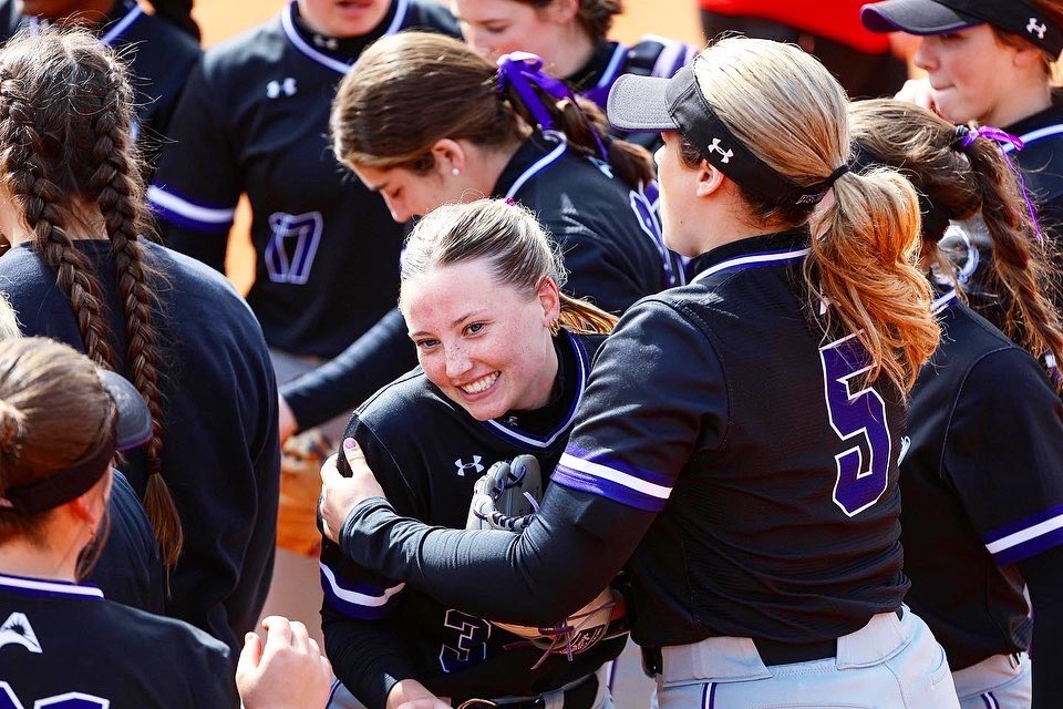 𝐖𝐇𝐀𝐓 𝐀 𝐃𝐀𝐘 𝐓𝐎 𝐁𝐄 𝐀 𝐁𝐈𝐒𝐎𝐍 😤

Grand slam? ✅
Complete game shutout? ✅
2-0 day? ✅

#IntoTheStorm ⛈️ | #HornsUp 🤘