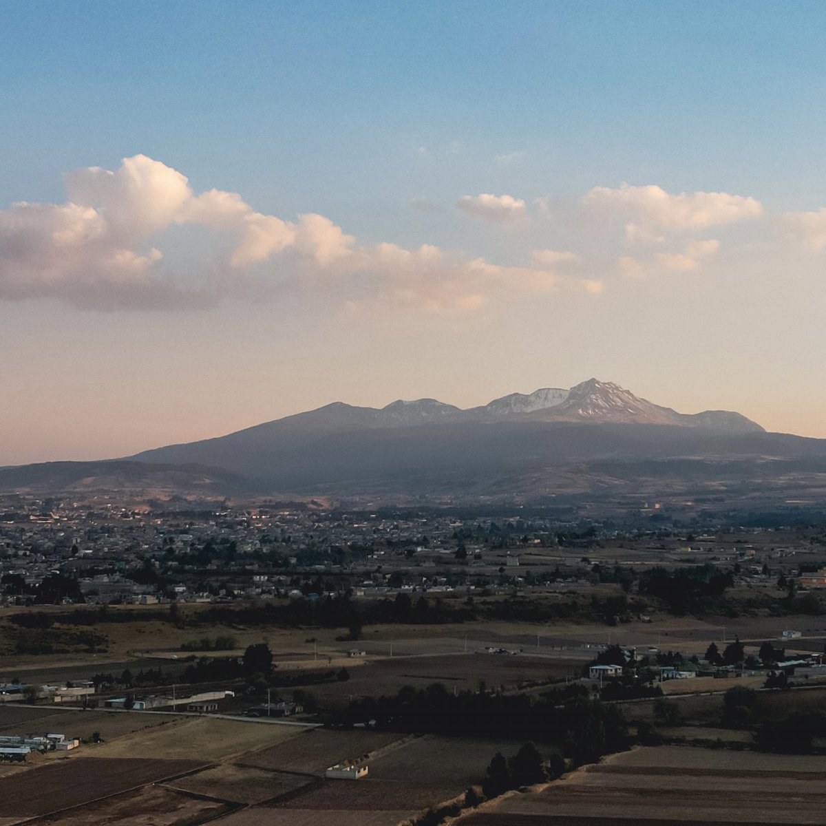 galletita02's tweet image. La nube voladora desde las alturas #dji #djimavic #dronephotography