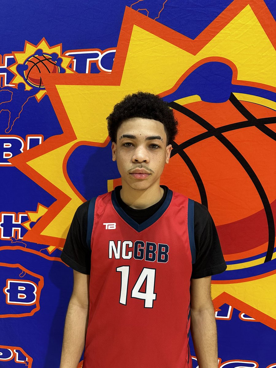 #BIGSHOTS #PrepNationals

Holy Family: 59
#42 Jayden Owens 21pts
#12 Quaymonty Dawson 11pts

NCGBB: 57
#14 Dimere White 24pts