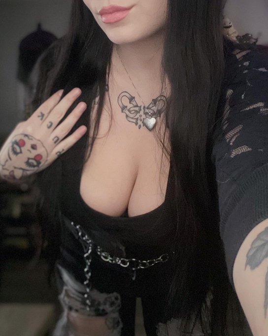 👉👌 me gently with a ⛓️🪚 https://t.co/LGYnqu0FVb