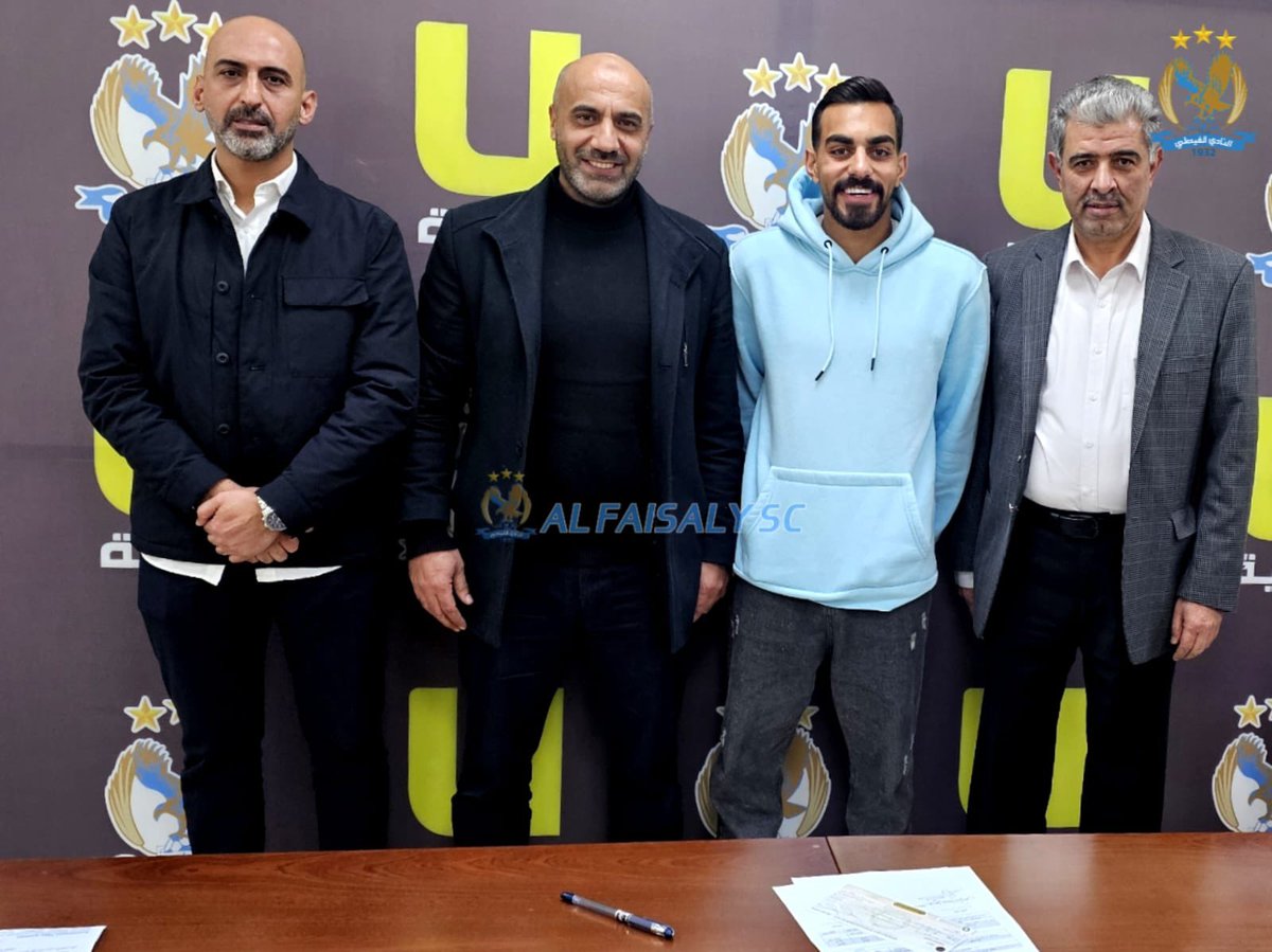 جانب من توقيع اللاعب فيصل أبو شنب على عقده مع الزعيم 🦅💙

وقد تكفل السادة أعضاء مجلس الإدارة السيد أحمد الوريكات، والدكتور زياد الحجاج، والسيد فراس الحياصات  بدفع مقدم عقد اللاعب.