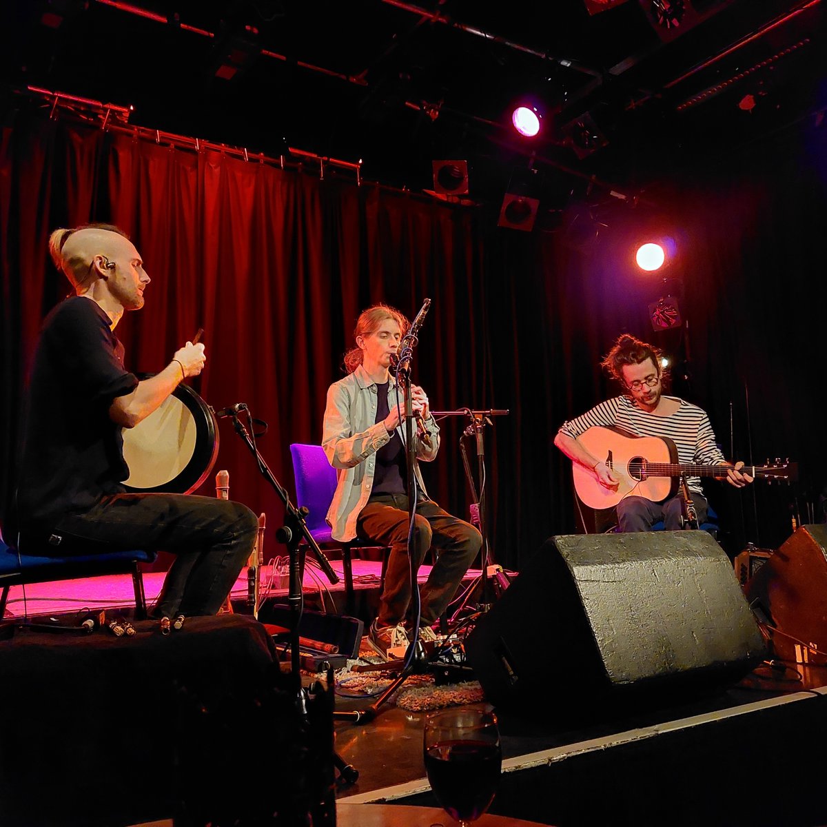 I've been home from the tour for a week and it's been lovely to think back over a great run of shows 🎶

A massive thank you to everyone who helped make it happen, and to our wonderful audiences for taking the time to come and see us.

More in the summer!!

📷Jo Hughes