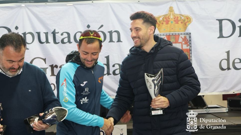 🏃🏻‍♀️ ¡Qué buena mañana hemos pasado en Loja junto a vosotros atletas!

La XXIII Prueba de Fondo “Ciudad de Loja” nos ha dejado grandes momentos. 📸 🙌🏼

El coordinador, Esteban Ruiz, no se quiso perder esta segunda prueba que ha reunido a cerca de un millar de participantes.