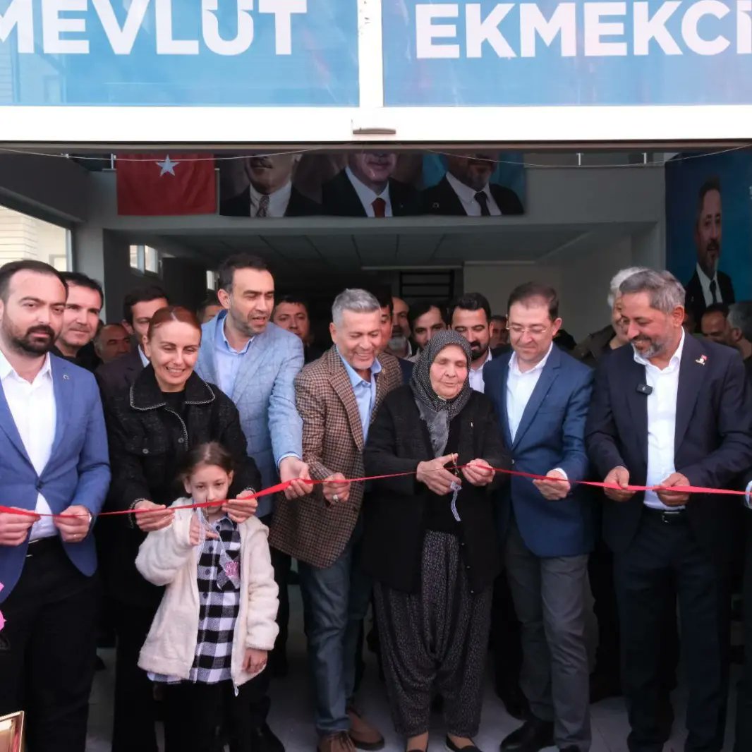 mevlutekmekcitr's tweet photo. Seçim Koordinasyon Merkezi’mizinin açılışını gerçekleştirdik.
Hepimizin kalbi #Mezitli için atıyor. Seçim sürecinde koordinasyonu bu merkezimizden yöneteceğiz.Ama bizler hep sahada vatandaşımızla, esnafımızla, temasta olacağız.Mezitli için durmuyoruz, dinliyoruz, anlıyoruz, çözüm üretiyoruz.
Açılışımıza katılan tüm yoldaşalarımıza, misafirlerimize ve çok kıymetli sayın, @serdarsoydanmhp , @leventuysal ve @havvasibelsöylemez vekilimize teşekkürlerimi sunuyorum.
Daha yaşanılabilir bir kent için #kazanacağız.

#sevgikazanacak #mezitlikazanacak #hazırızkararlıyız #türkiyeyüzyılı #mersin #mezitli #mersincumhurittifakı #cumhurittifakı #akparti #gerçekbelediyecilik