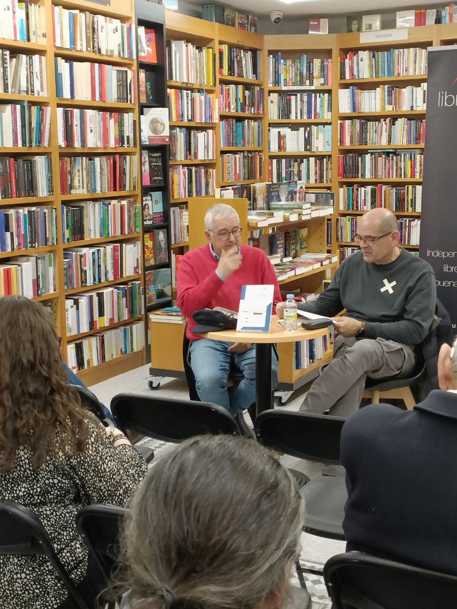 villadeindianos's tweet photo. El pasado jueves presentamos en la Librería Víctor Jara, en Salamanca, «Moçambique», el primer libro de viajes de la editorial.

@rimllorca estuvo bien arropado por los asistentes.

¡Gracias a todos por venir! 🫂

#viajes #libroviajes #editorial #presentación https://t.co/xmalhpROCC