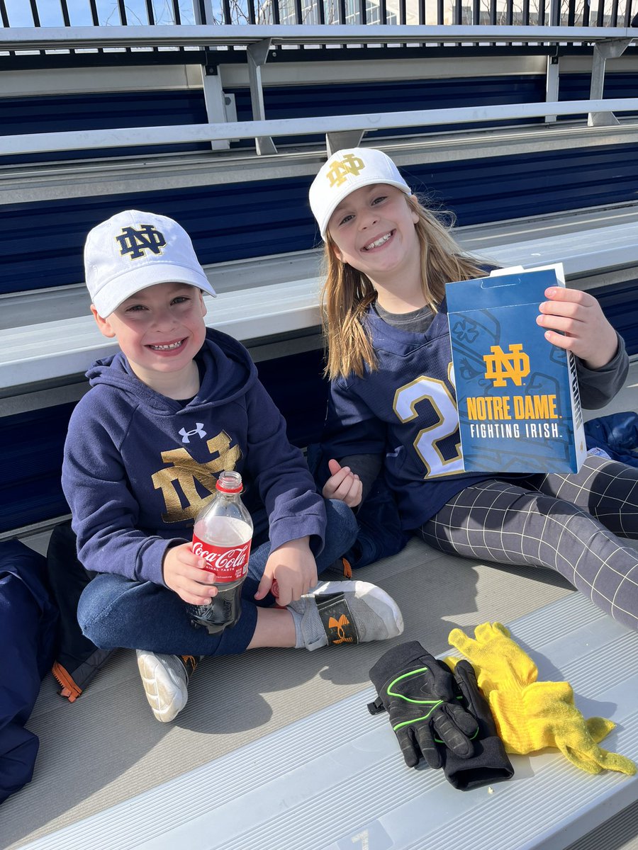 Equip_Tim's tweet image. Not sure if they’re more excited about the game or the popcorn 🤷🏻‍♂️

Let’s go Irish! ☘️