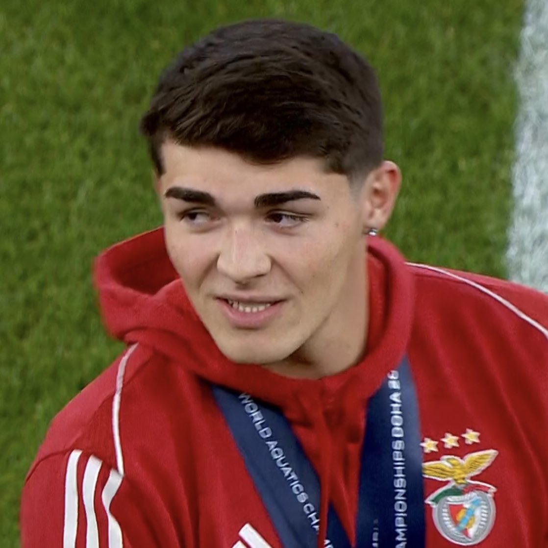 plusbenfica's tweet photo. Homenagem a um campeão do mundo! 🦅❤️ https://t.co/04l5ISdq8P