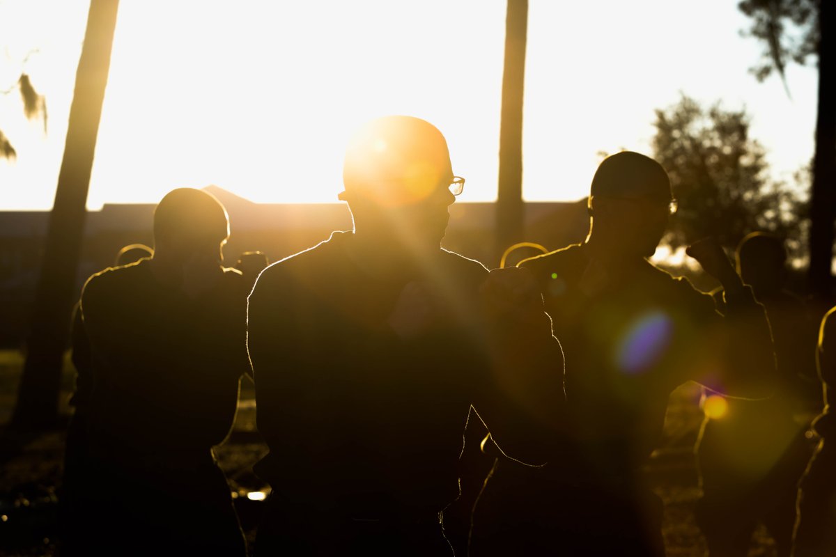 #MarineCorps Recruits with Delta Company, 1st Recruit Training Battalion, execute tan belt techniques as part of the Marine Corps Martial Arts Program (MCMAP) on @MCRDPI, Feb. 21.

Recruits are taught to master basic techniques to earn their tan belt through MCMAP.

#SemperFi