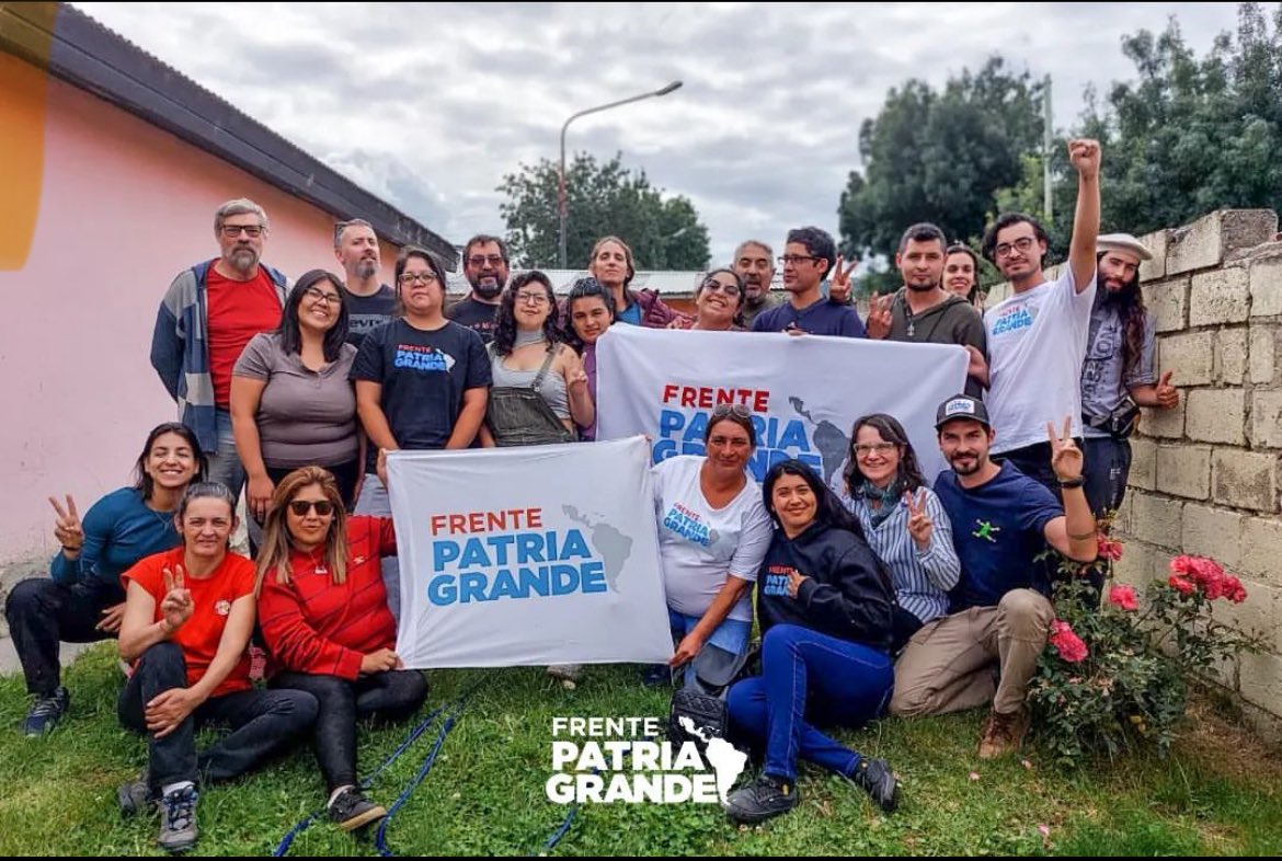 damvillan's tweet photo. Militando el FPG en Chubut!!
Gracias a los compás por el esfuerzo de llegar hasta la cordillera.
No nos demos por vencidos, ni aún vencidos!!
HLVS..!! ✌🏼✌🏼 https://t.co/ewdkPg6F84