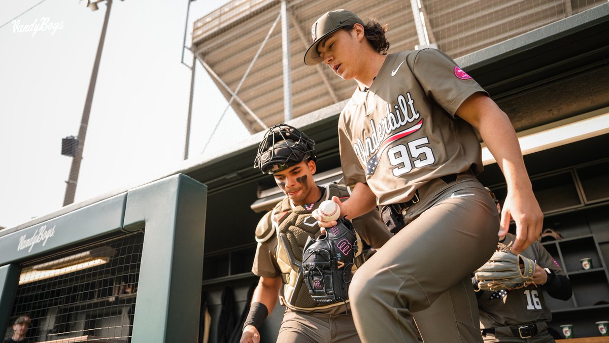 VandyBoys's tweet photo. Starting battery. 🔋 https://t.co/LqdKm1ZO4e