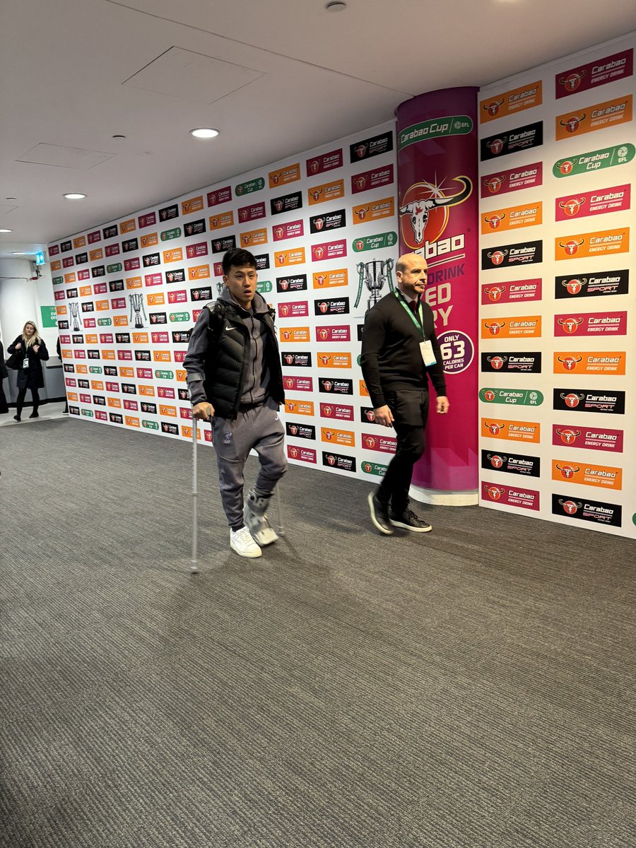 JamesPearceLFC's tweet photo. Wataru Endo on crutches with his left foot in a protective boot. #LFC https://t.co/jLxBYnvfrs