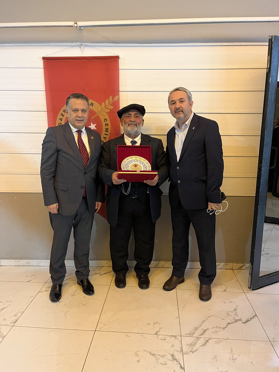 deva_alanya's tweet photo. Alanya Aktif Gazeteciler Cemiyetinin Medya başarı ödülleri törenine Belediye Başkan Adayımız Sn.Cem Sak, bazı belediye meclis üyesi adaylarımız ve İlçe Başkanımız ile katıldık. https://t.co/XNzpdD9SmD