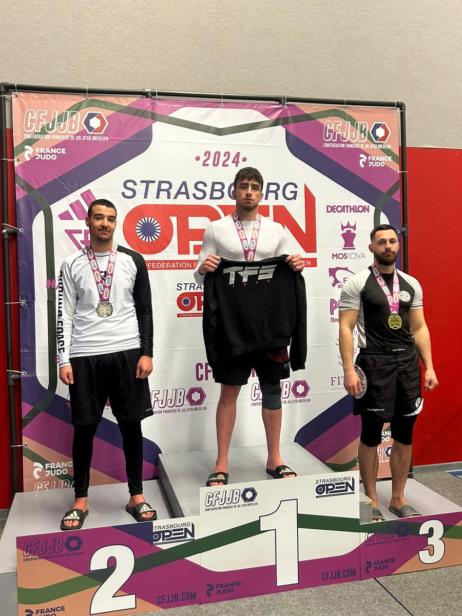 FrenchSavagery's tweet photo. 13 médailles d'Or pour notre team à l'Open de Strasbourg CFJJB. Très très fier de mes gars ! https://t.co/Wu4pPB5Fbb