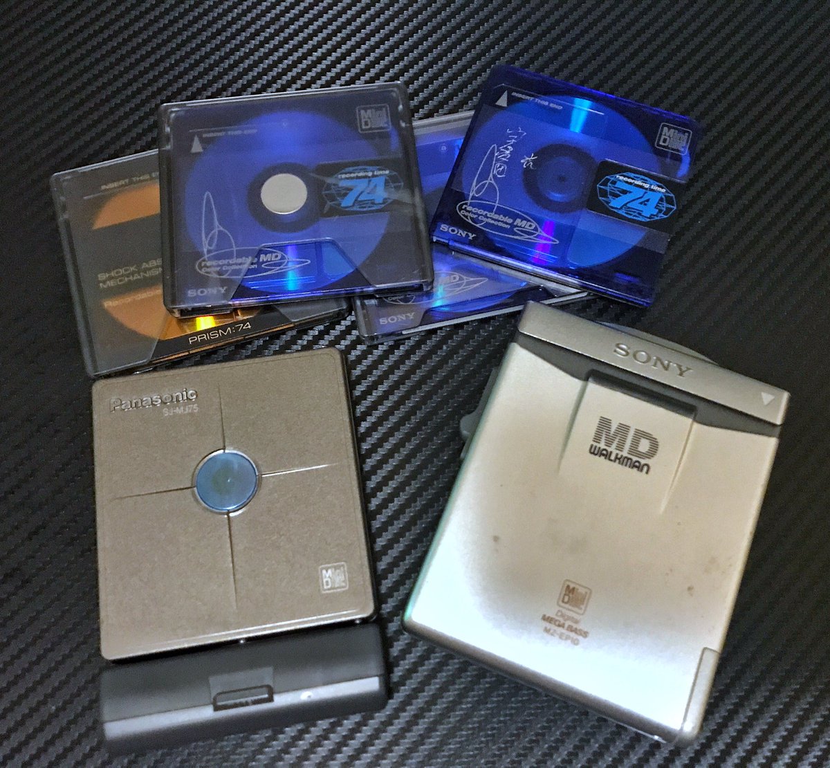 Going through my drawers and found some vintage portable audio equipment. 
#Walkman #Discman #MiniDisc