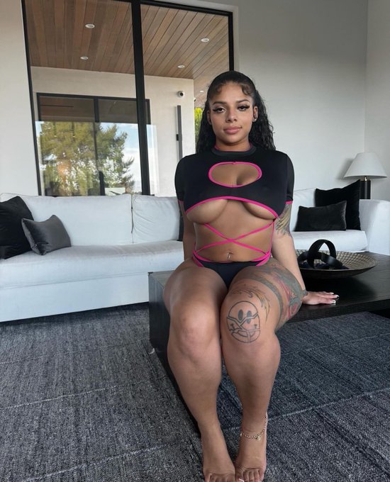 Can i come over like this?🤭 https://t.co/7LiBHqKCaD