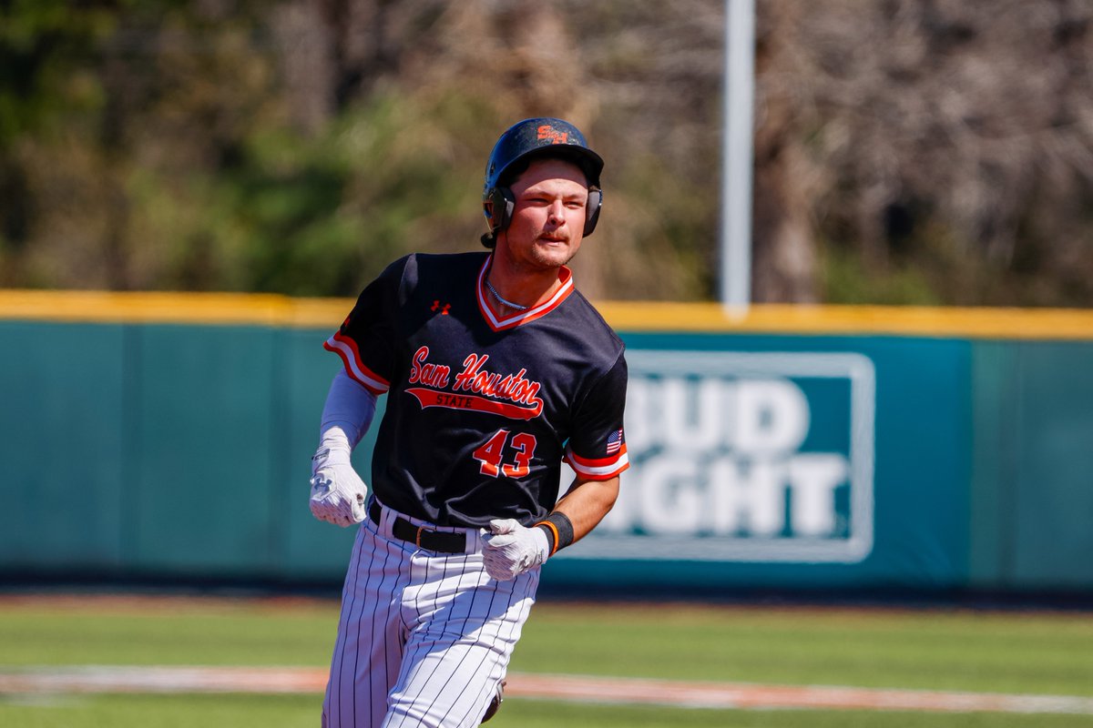 WHAM!! 💣

That's 444 on the distance on Hunter Autrey's first longball of the year. 🤯

Kats up 9-2 thru 6 #EatEmUpKats