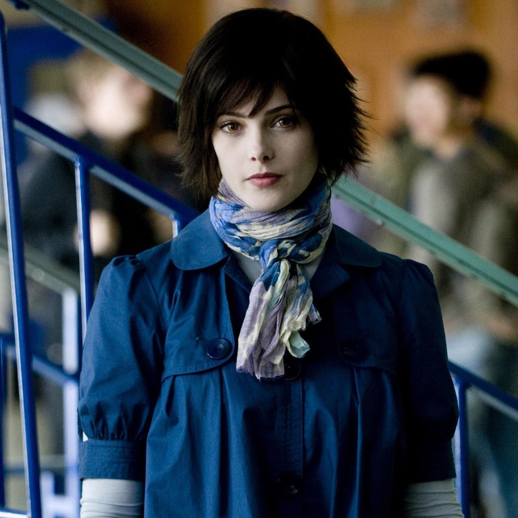 VampArtyom's tweet photo. My favorite vampire is Alice Cullen.She's breathtakingly beautiful.Words can't describe her.I love her personality. She is cheerful and fun, loves to dress stylishly. These are the kind of heroines who romanticize the idea of immortality and eternal youth.I fell in love with her. https://t.co/Uue3ulr8Ge