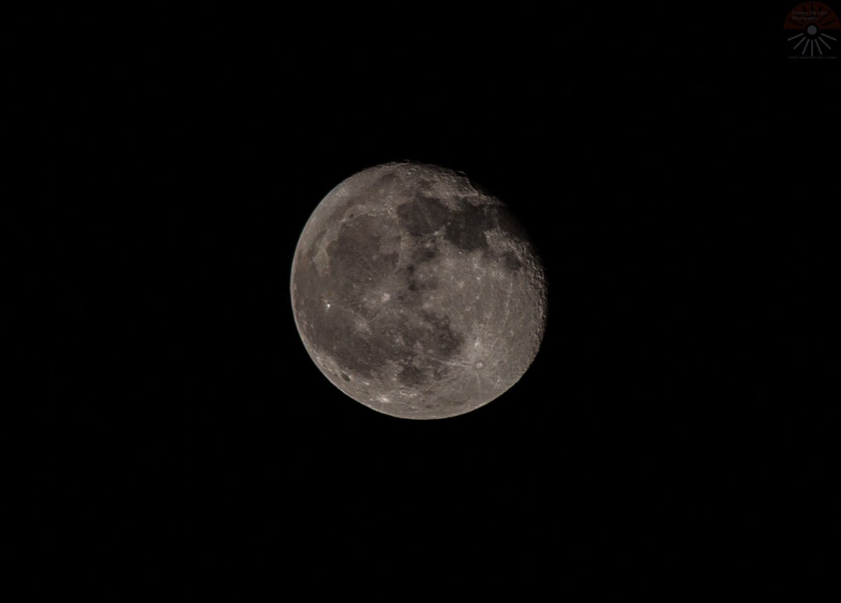 One of my favourite things in the night sky #photooftheday #photography #photographer #moon #luna #beautiful #nightsky #nightskyphotography #throughthelens #lovewhatido