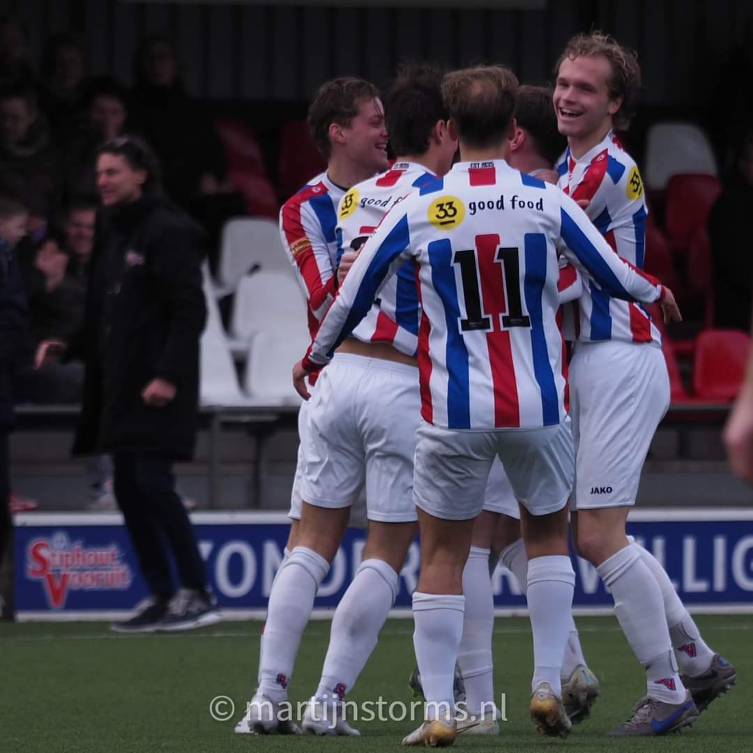 2-0 winst vandaag, twee doelpunten van Damian Donkers. Wedstrijdfoto's te vinden op martijnstorms.nl/20240225-stiph…