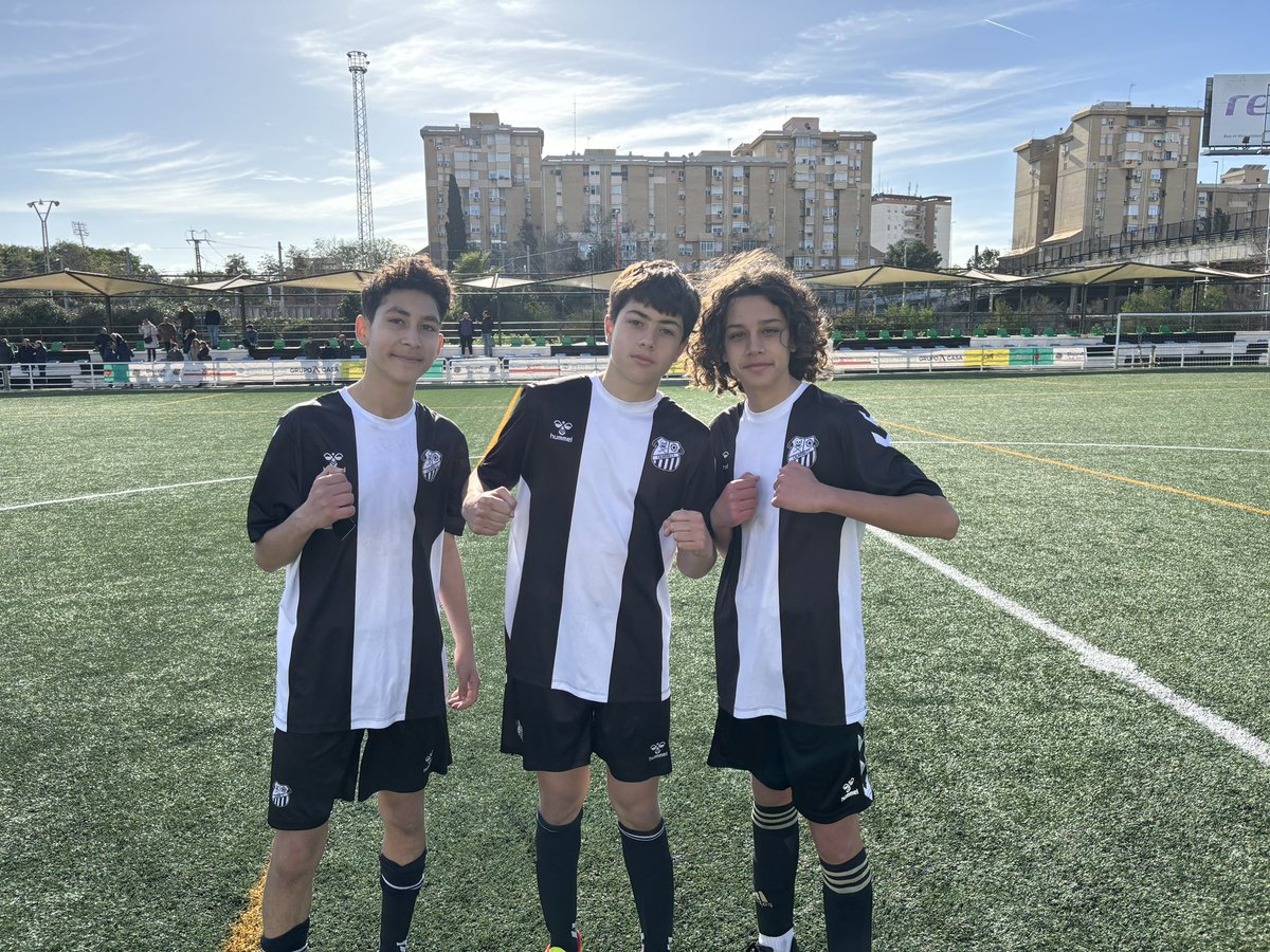 Calavera CF (@calaveracfutbol) on Twitter photo #CalaveraCFCadeteB
✅ Vuelta a la senda de la victoria para nuestro segundo equipo cadete. Los pupilos de <a href="/Estebanporterov/">Esteban Portero Villalba</a> vencieron por 2-0 al <a href="/CanteraSRB/">San Roque Balompié Cantera</a>.
⚽️ Hugo Díaz y Fernando Luque hicieron los goles.
🆙 Los infantiles Iván, Abreu y Jacobo debutaron con el cadete. #CalaveraCFCadeteB
✅ Vuelta a la senda de la victoria para nuestro segundo equipo cadete. Los pupilos de <a href="/Estebanporterov/">Esteban Portero Villalba</a> vencieron por 2-0 al <a href="/CanteraSRB/">San Roque Balompié Cantera</a>.
⚽️ Hugo Díaz y Fernando Luque hicieron los goles.
🆙 Los infantiles Iván, Abreu y Jacobo debutaron con el cadete.