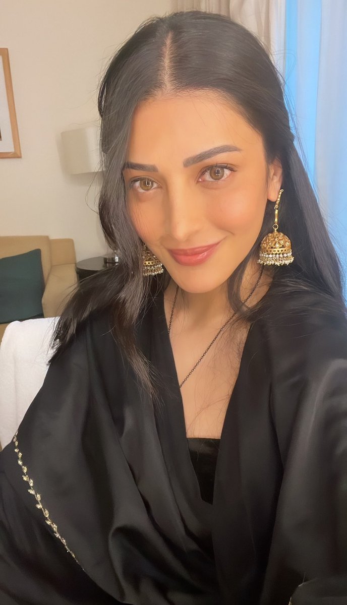 Latest selfie of #ShrutiHaasan. 

The actress’ lineup includes: 

- #Dacoit with #AdiviSesh

- #ChennaiStory (India - UK co-production)

- Untitled film with #LokeshKanagaraj

- #Salaar2 with #Prabhas and #PrithvirajSukumaran