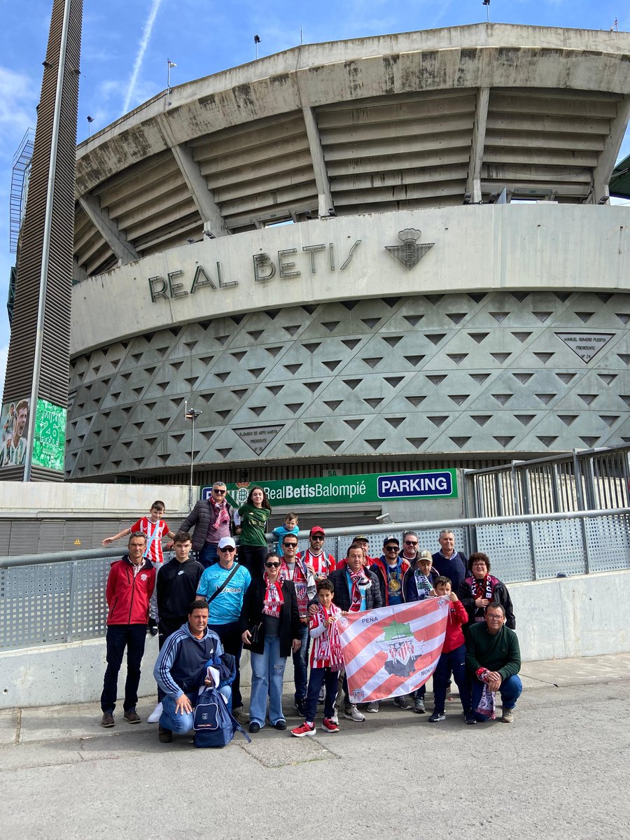 Nuestra peña apoyando al Athletic hoy en Sevilla