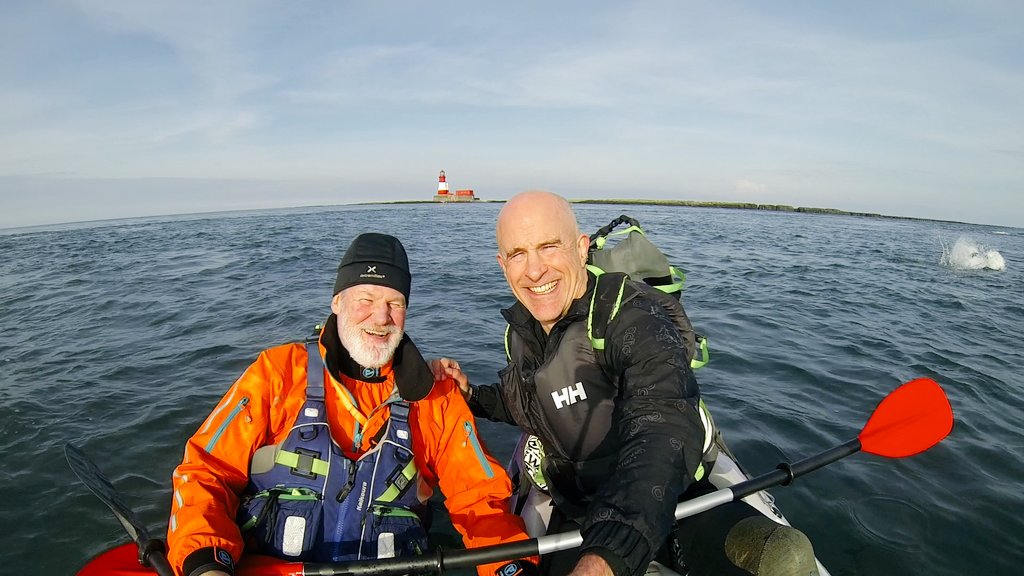 Lovely day paddling around the Farne Islands today with Ollie from @active4seasons - hundreds of grey seals hauled out moulting & great to see the guillemots returning to the cliffs