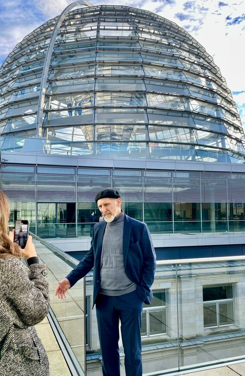 PresseAhmadiyya's tweet photo. Beim Treffen mit dem Vorsitzenden der @CDU , @_FriedrichMerz , haben wir uns über die AMJ in Deutschland ausgetauscht. Auch der Krieg in Gaza wurde ausführlich diskutiert.
Wir als AMJ haben die Notwendigkeit eines sofortigen Waffenstillstands 1/2 https://t.co/uDppKCYdsK