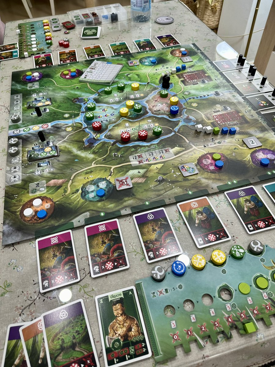 SectarioLudico's tweet photo. Terminamos el finde con #Celtae. Creo que este juego es todo un acierto en cualquier casa. No inventa nada nuevo pero con 4 acciones sencillas va bien a 2,3 o 4 jugadores, con muy buena calidad de componentes y un precio súper competitivo que ya quisieran otros. #CalidadPrecio 🆗 https://t.co/8QVNApQm3d