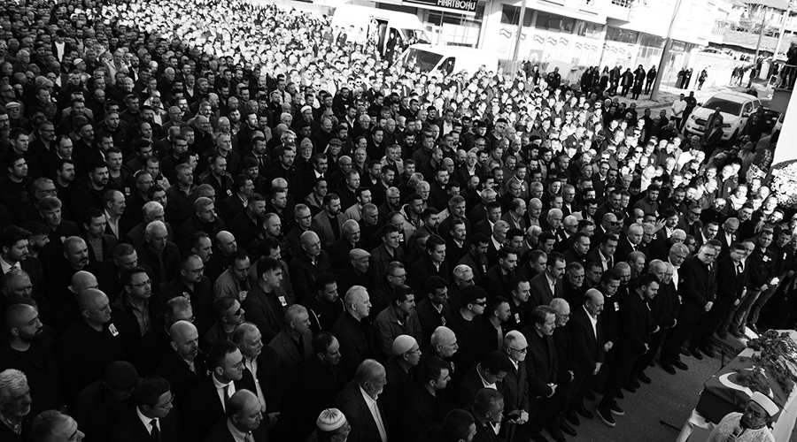 TurkMetalSen's tweet photo. TÜRK-İŞ Genel Başkan Yardımcısı, Sendikamız Onursal Genel Başkanı Pevrul Kavlak’ı bugün Türk Metal Sendikası Genel Merkezi düzenlenen anma töreni ve ardından Kırıkkale’de düzenlenen cenaze töreni ile ebediyete uğurladık.
Haberin detayı için : https://t.co/WgSBc0ucxi https://t.co/ekBV2ZChq1