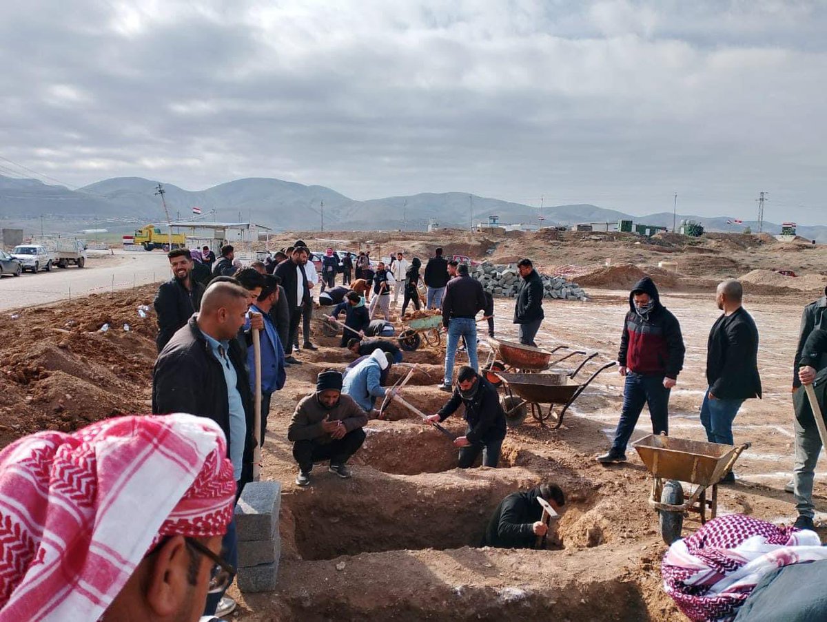 Sanganuprasad's tweet photo. Sinjar (VOY)- A cemetery is being set up for #Yazidi victims slaughtered by ISIS on Aug 3, 2014 in #Hardan village. #YazidiGenocide https://t.co/tQgIIqOXz7