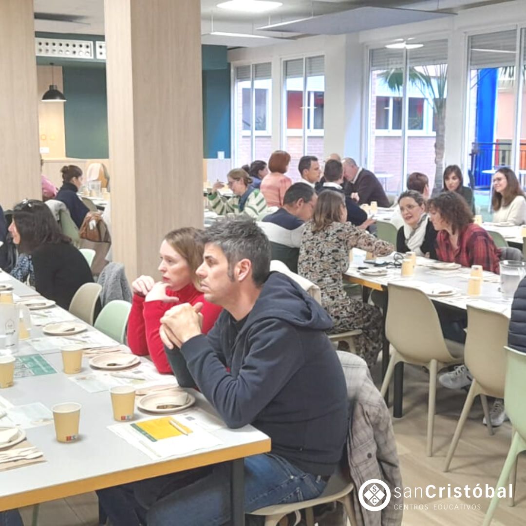 🍽️ ¡Gran éxito en nuestra cata degustación! 90 padres y madres probaron el menú escolar, conectando con la nutrición de sus hijos. 🌟 Descubrimientos y compromiso por una alimentación sana. 🍎📘

👉 sancristobalsl.com/noticias/cata-…