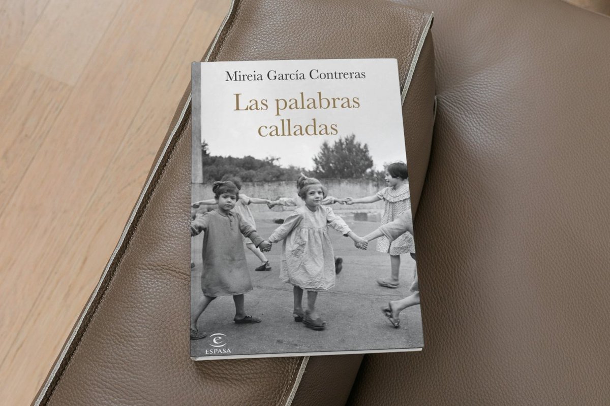 «Esta novela nos relata cómo el silencio nos ha amputado la memoria del exilio republicano», <a href="/jolivapress/">Jose Oliva</a>, <a href="/EFEnoticias/">EFE Noticias</a>.

📖 Empieza a leer 'Las palabras calladas': planetadelibros.com/libro-las-pala…

#NovedadesEspasa #NovelaHistórica