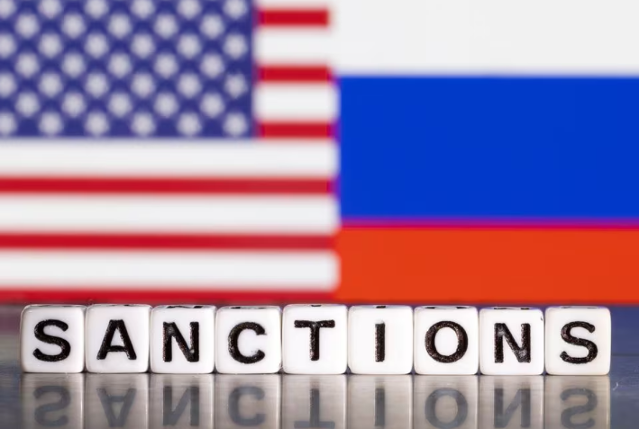 moscoden's tweet photo. U.S. &amp; E.U. sanctions announced Friday on hundreds of people and companies for supporting Russia's war in Ukraine included several companies from China. For the first time, E.U. sanctioned three mainland Chinese companies and one Hong Kong company. 
https://t.co/VSohZqWQbM https://t.co/2QHvZqoFVF