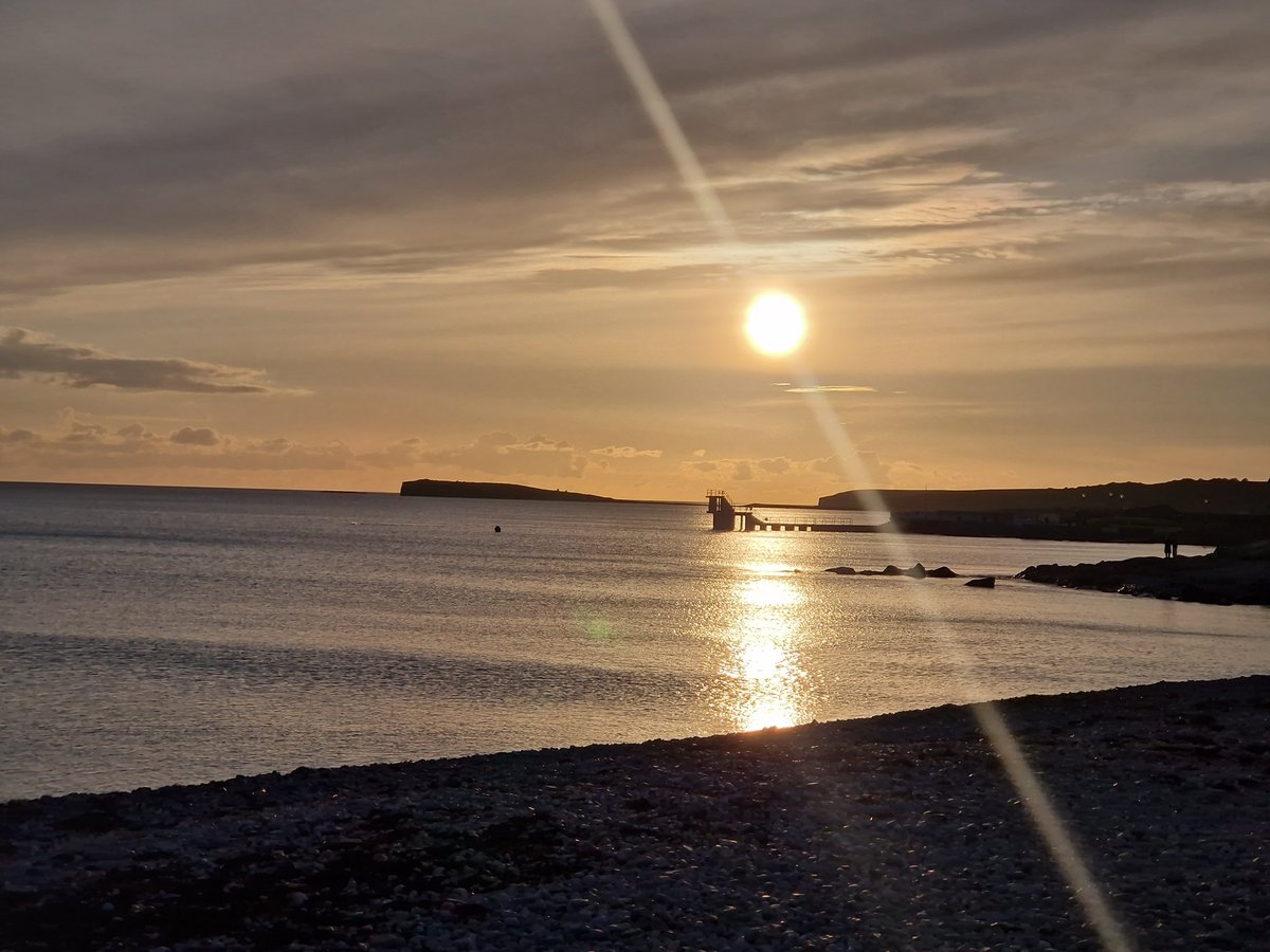 suzanne_ryan's tweet photo. What a lovely afternoon it turned out to be... walk on the Prom with coffee and chats too. Happy to meet @TAZ1818 #Day56 #100daysofwalking https://t.co/nCoe7w92yT