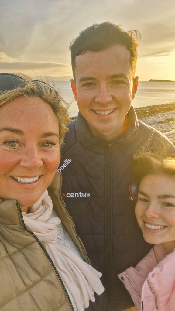 suzanne_ryan's tweet photo. What a lovely afternoon it turned out to be... walk on the Prom with coffee and chats too. Happy to meet @TAZ1818 #Day56 #100daysofwalking https://t.co/nCoe7w92yT