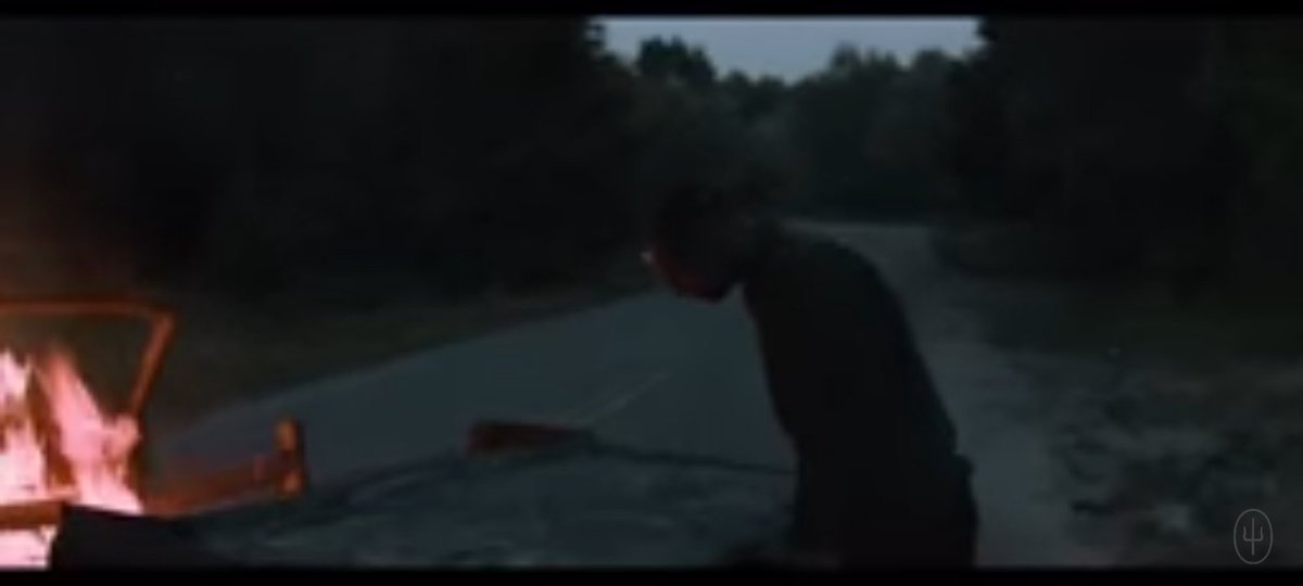 dwnldghst's tweet photo. HDS/Jumpsuit music vids are the crux of the @twentyonepilots/@tylerrjoseph story. At the end of HDS, we see Tyler back in the cycle of a bishop driving him in circles. At shot 4:30 in Jumpsuit, we see Tyler breaking that loop, and walking away. https://t.co/vcbB9KS1pq