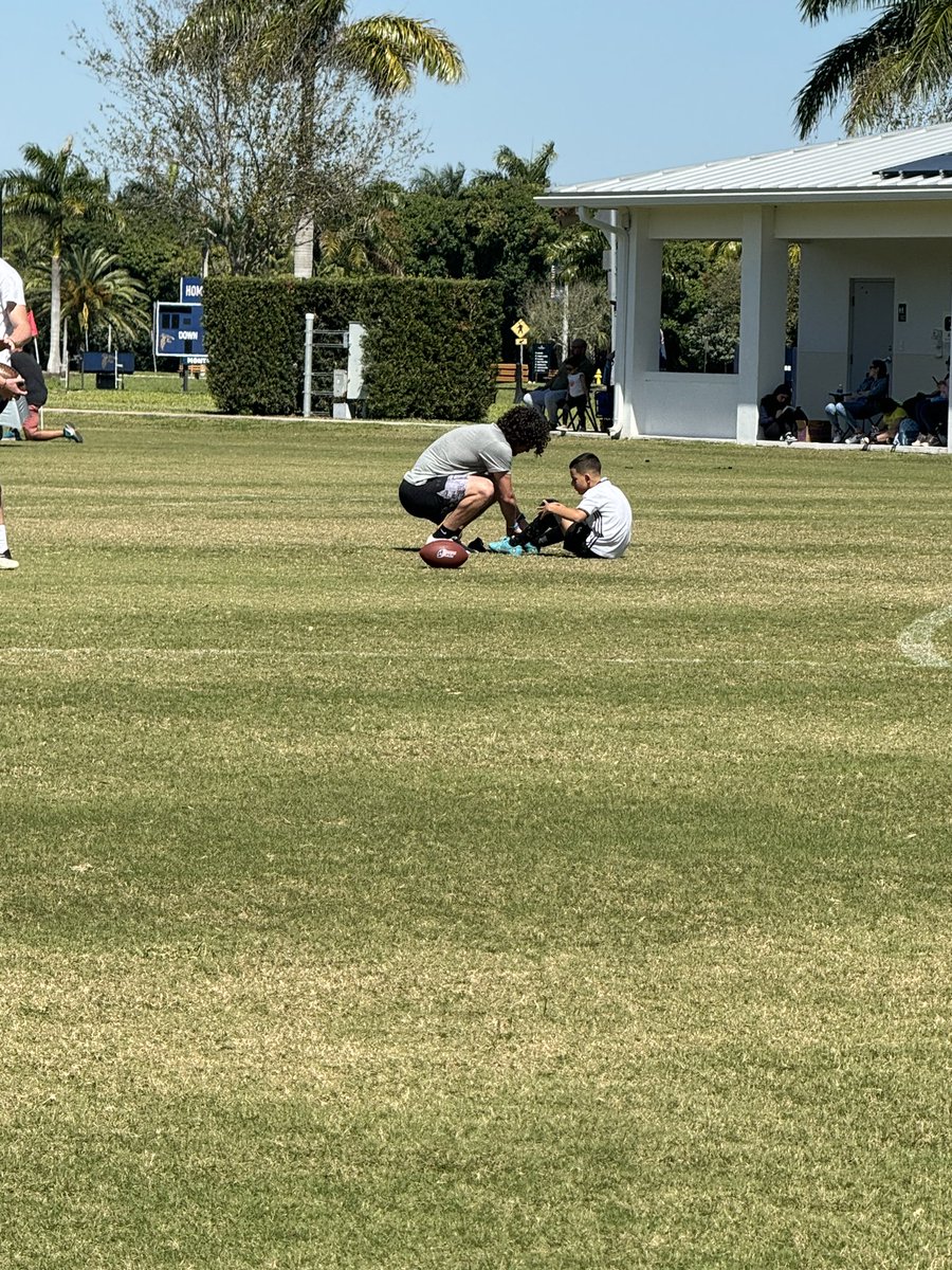 BTFUmiami's tweet photo. Watching my son the kicker work … ♥️😍
Watching my son the man be a great human?? Priceless. 🥰
Keep up the work on your craft and your life. Great things coming … #onemoreyear #greathuman #proudMom https://t.co/haEn1Yg7Rd