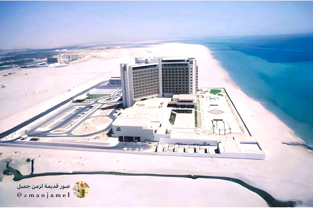 zmanjamel's tweet photo. فندق مريديان الخُبر يقف وحيداً على البحر سنة ١٩٨٢م تقريباً.
#الخُبر
#صور_قديمة_لزمن_جميل https://t.co/WiMVKD7LZr