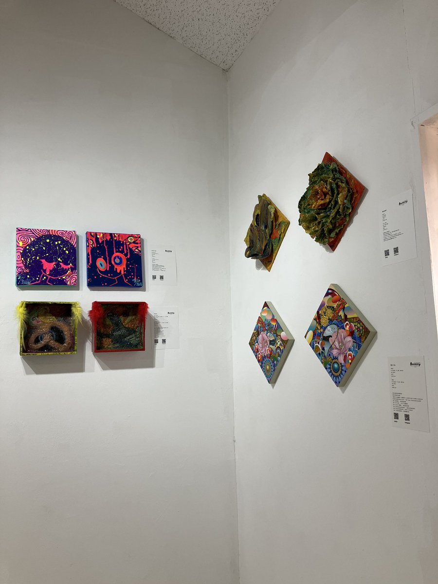 YumikoS10's tweet image. アトリエ三月swimmy昨日終了しました。
　見てくださった方々、SNSで応援してくださった方々、アトリエ三月の原さん、スタッフの方々ありがとうございました。
　次は大阪の5月連休のEmergency 
Artist Osaka(EAO)に出品します。
より攻めます(笑)‼️より本気❣️
#アトリエ三月
#大阪
#swimmy