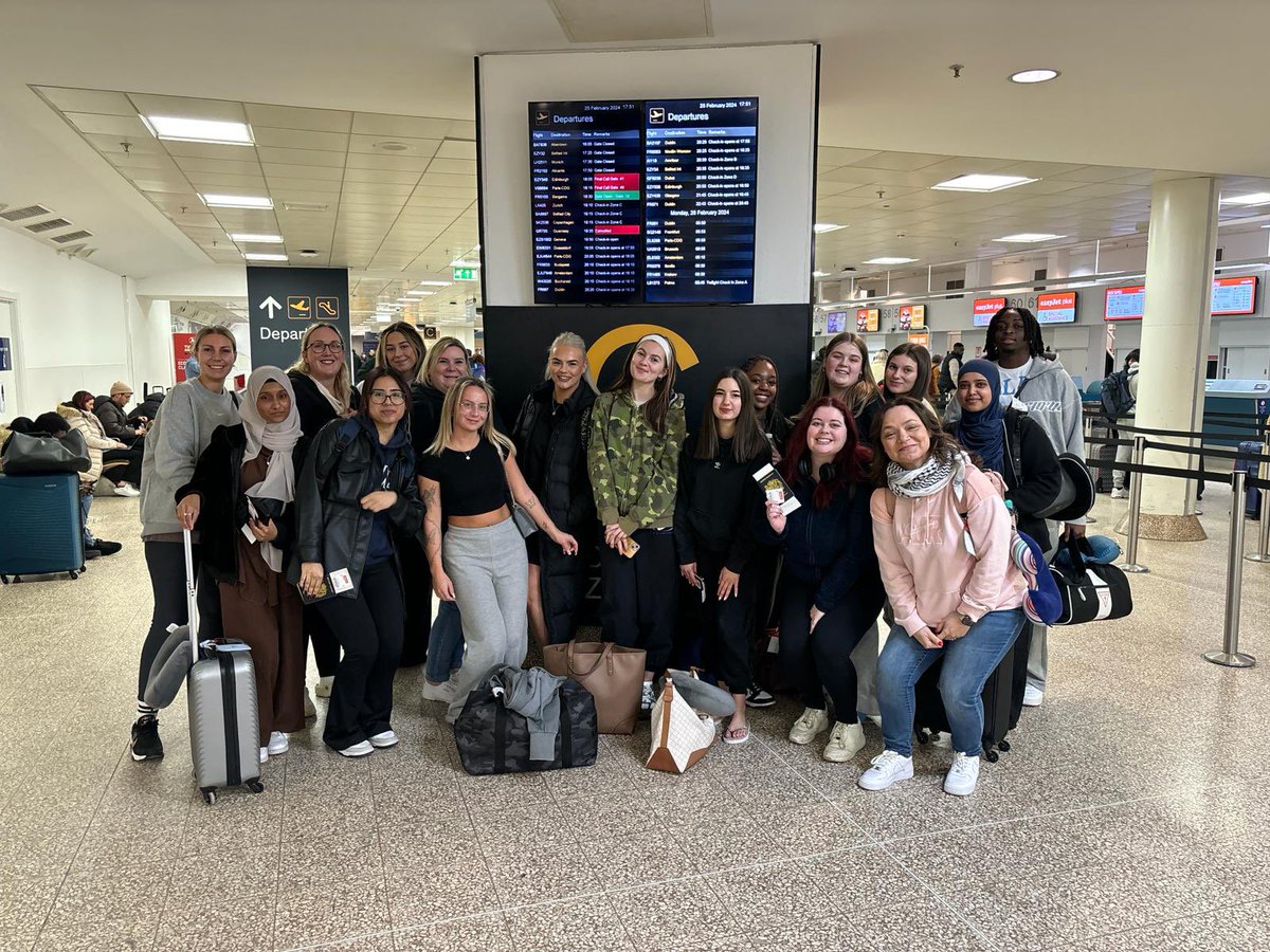 The group on the <a href="/DMUglobal/">DMU Global</a> trip to Dubai for Adult nursing students, with specific emphasis on renal, cardiac and diabetic care are preparing to board. 
Follow their activities here. <a href="/hideghajni/">Hajnalka Hideg</a> <a href="/JustinDobson15/">Justin Dobson</a> <a href="/dmuleicester/">dmuleicester</a> <a href="/DMU_Nur_Mid/">DMU School of Nursing and Midwifery</a>
